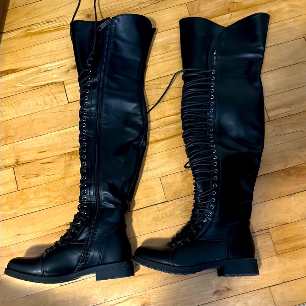 Women's Black Knee-High Lace-Up Boots